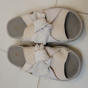 Cream Ivory Bzees Smile Wedge Slip On Sandals Slides Size 7 Retails $85